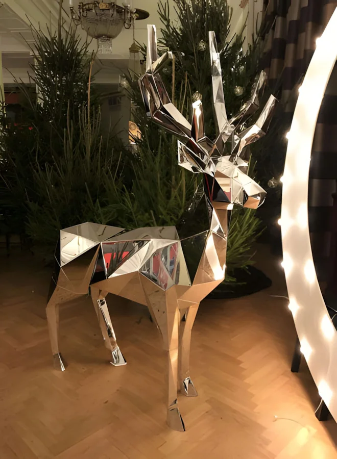 Полігональний дзеркальний олень