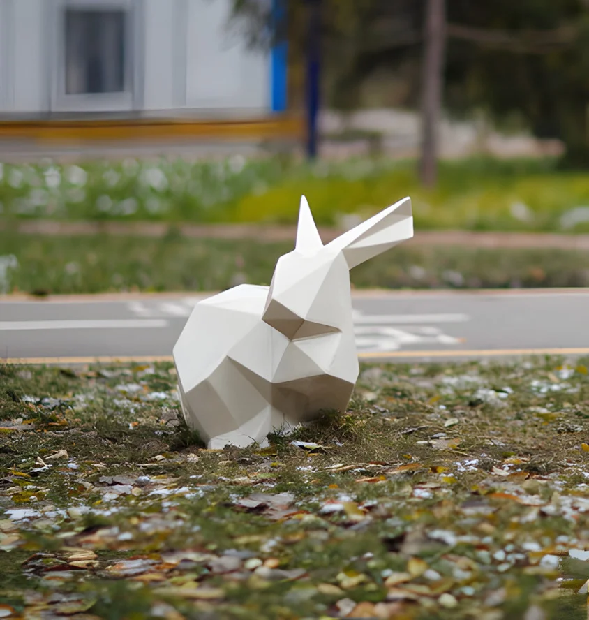 Полігональна скульптура заєць